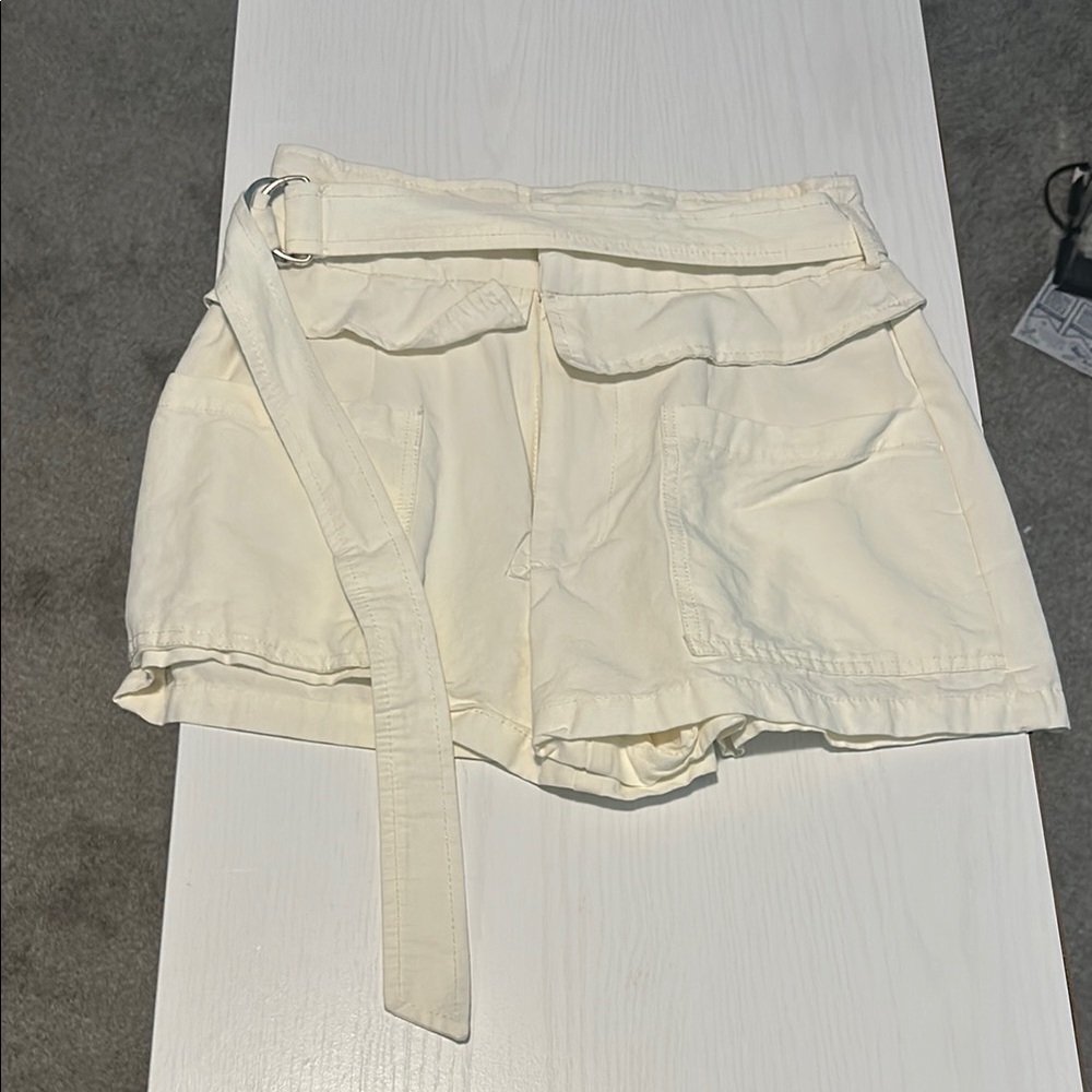 Forever 21 White Women's Shorts